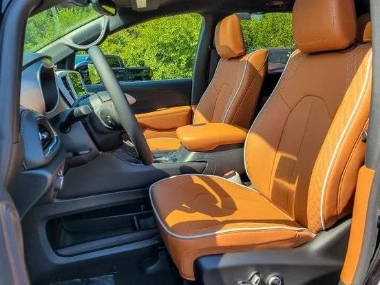 2026 Chrysler Pacifica Pinnacle - Photo 9