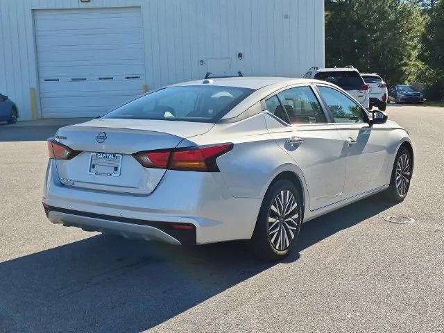 Used 2025 Silver Nissan 2.5 SV image 3