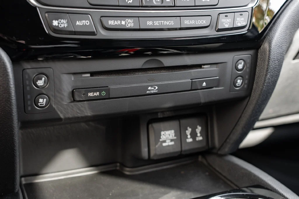 Used 2016 Black Honda Elite image 19