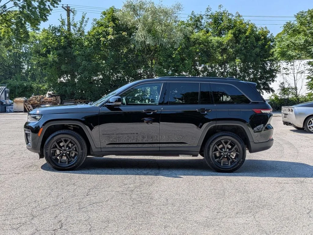 Used 2026 Black Jeep Altitude image 9