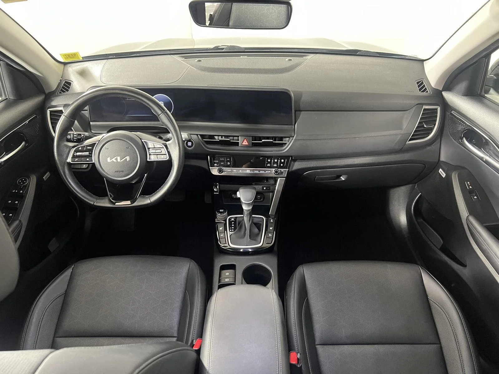 Used 2024 Fusion Black Kia SX image 31