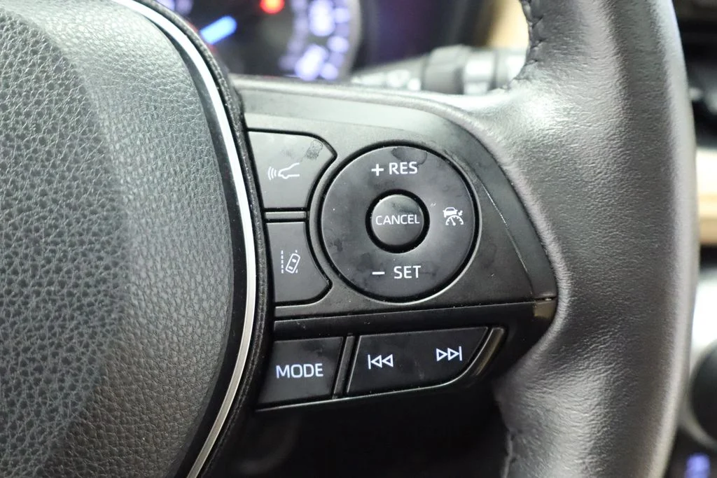 Certified Used 2022 White Toyota XLE image 33