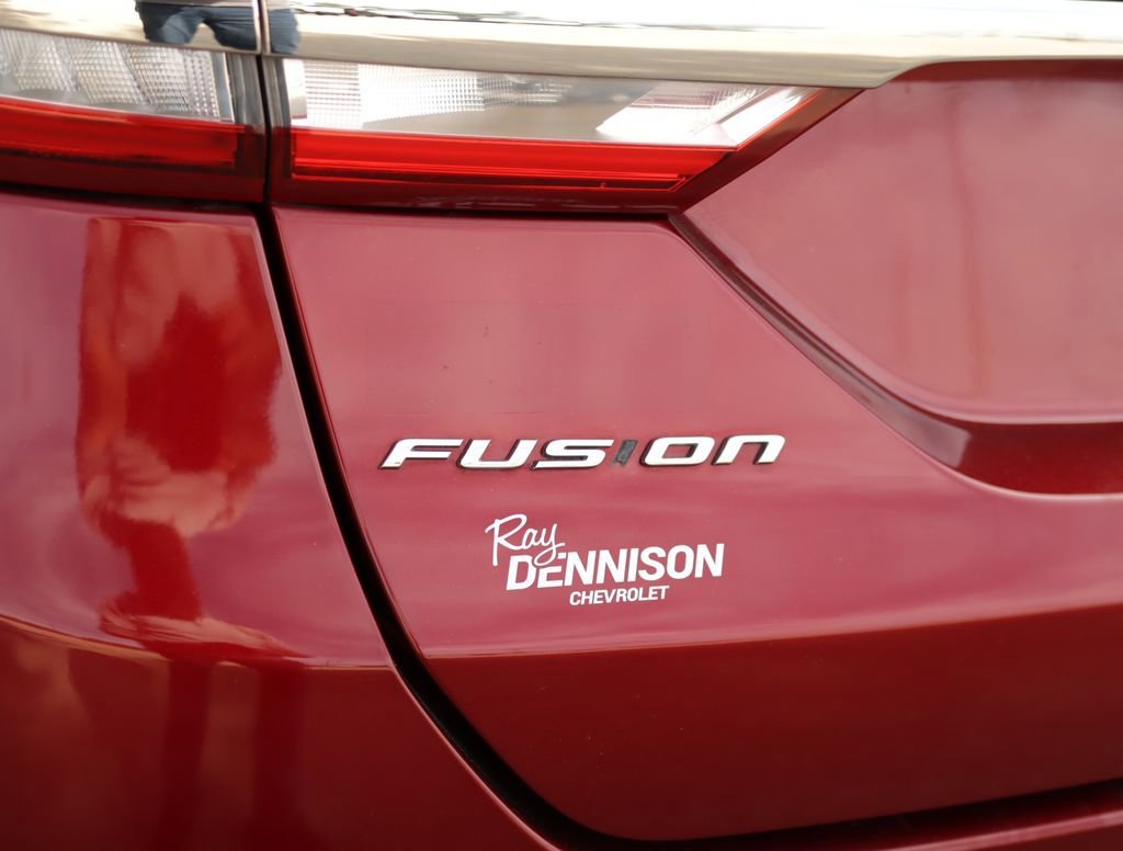 Used 2017 Red Ford SE image 29