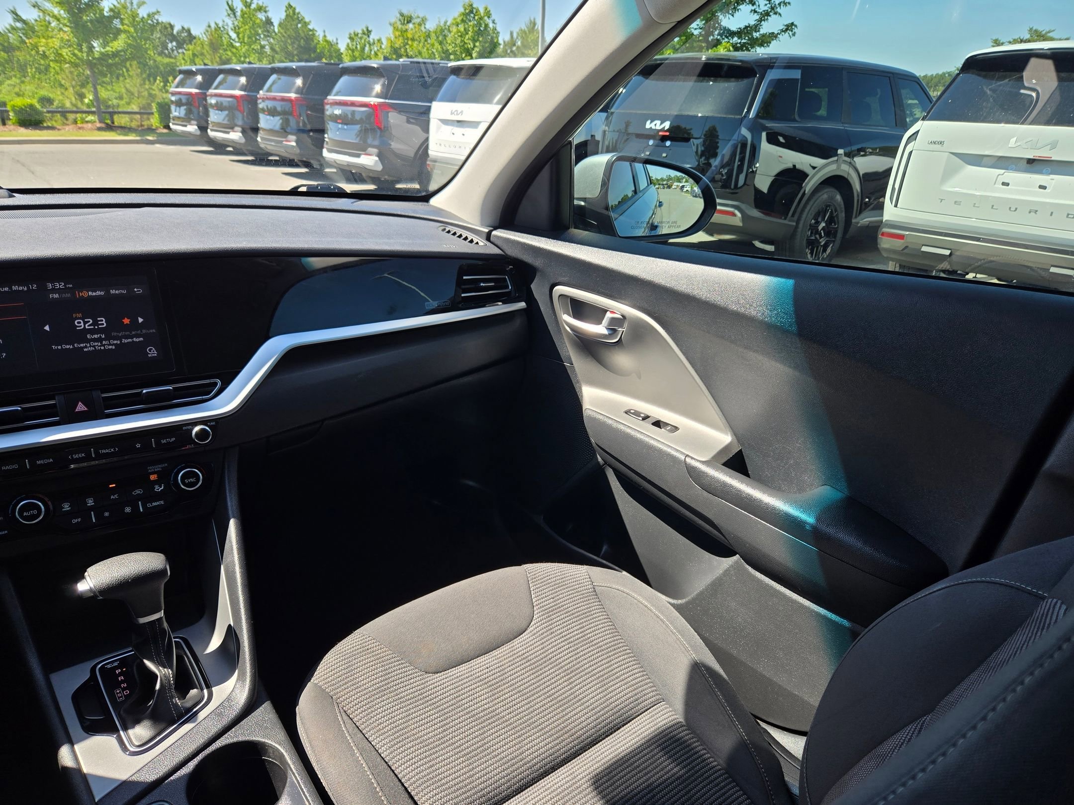 Used 2022 Steel Gray Kia LX image 11