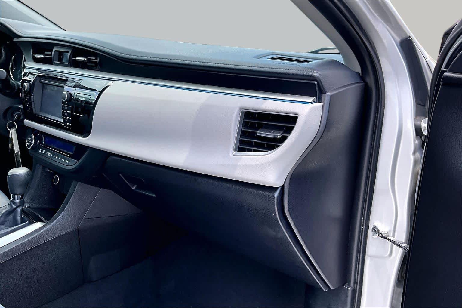 Used 2016 Classic Silver Metallic Toyota LE image 18