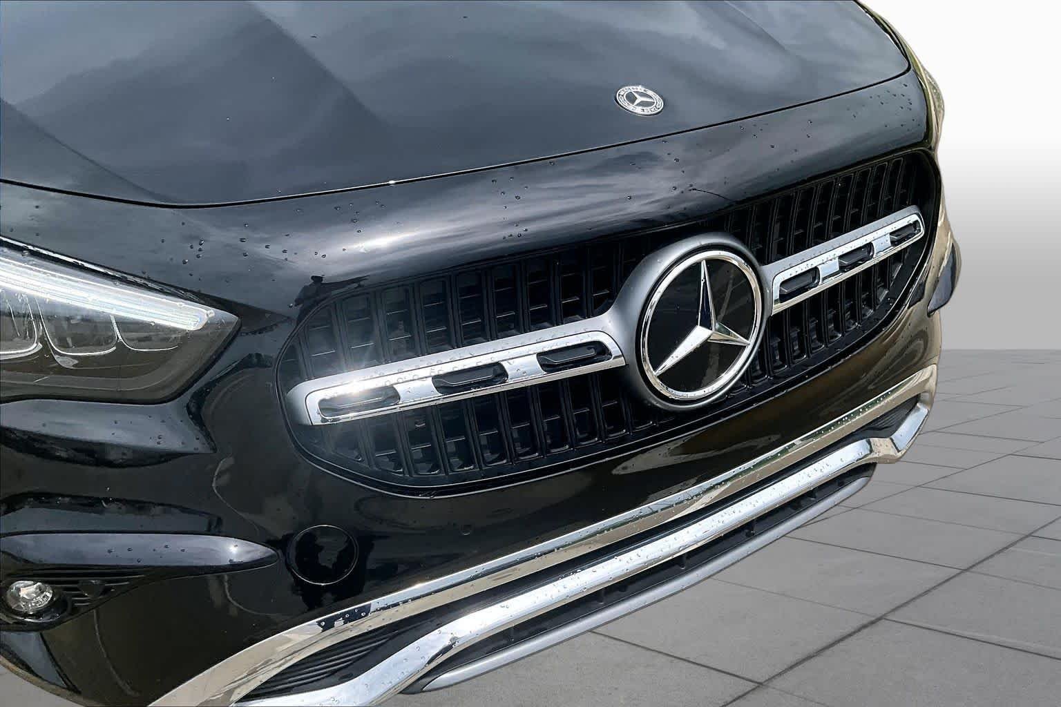 Used 2025 Night Black Mercedes-Benz GLA 250 image 28