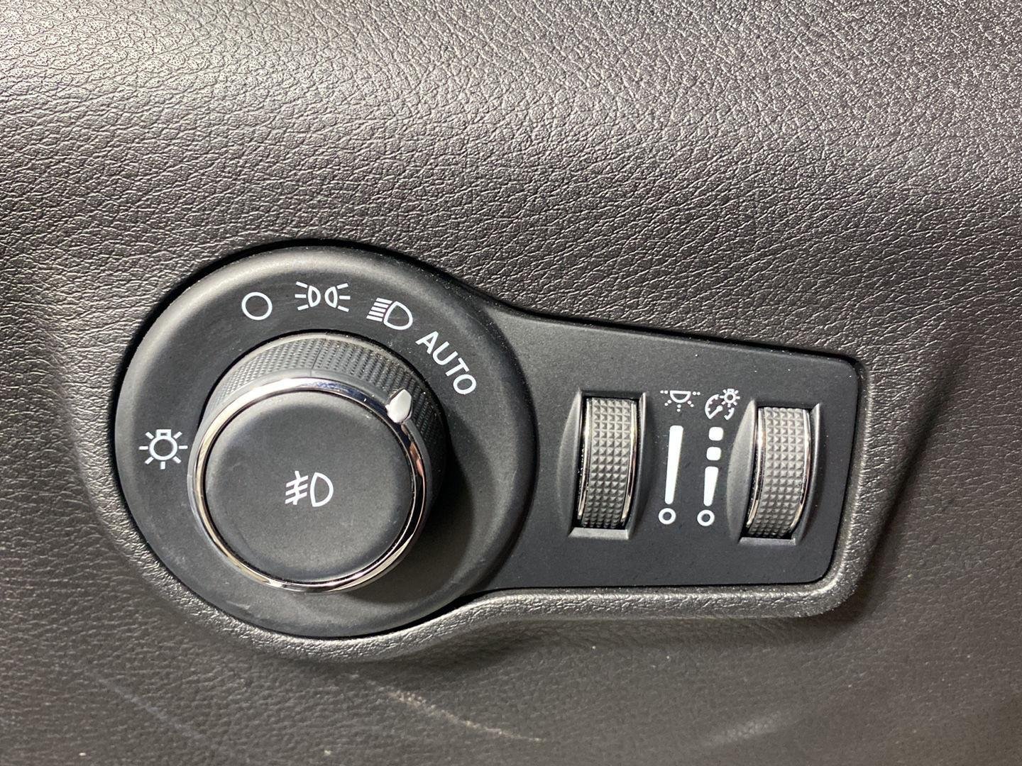 Used 2022 Bright White Clearcoat Jeep Latitude image 20