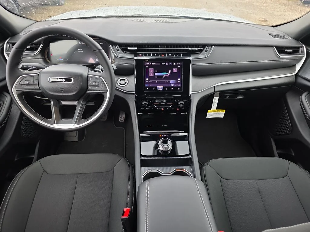 New 2026 Silver Zynith Exterior Paint Jeep Laredo X image 13