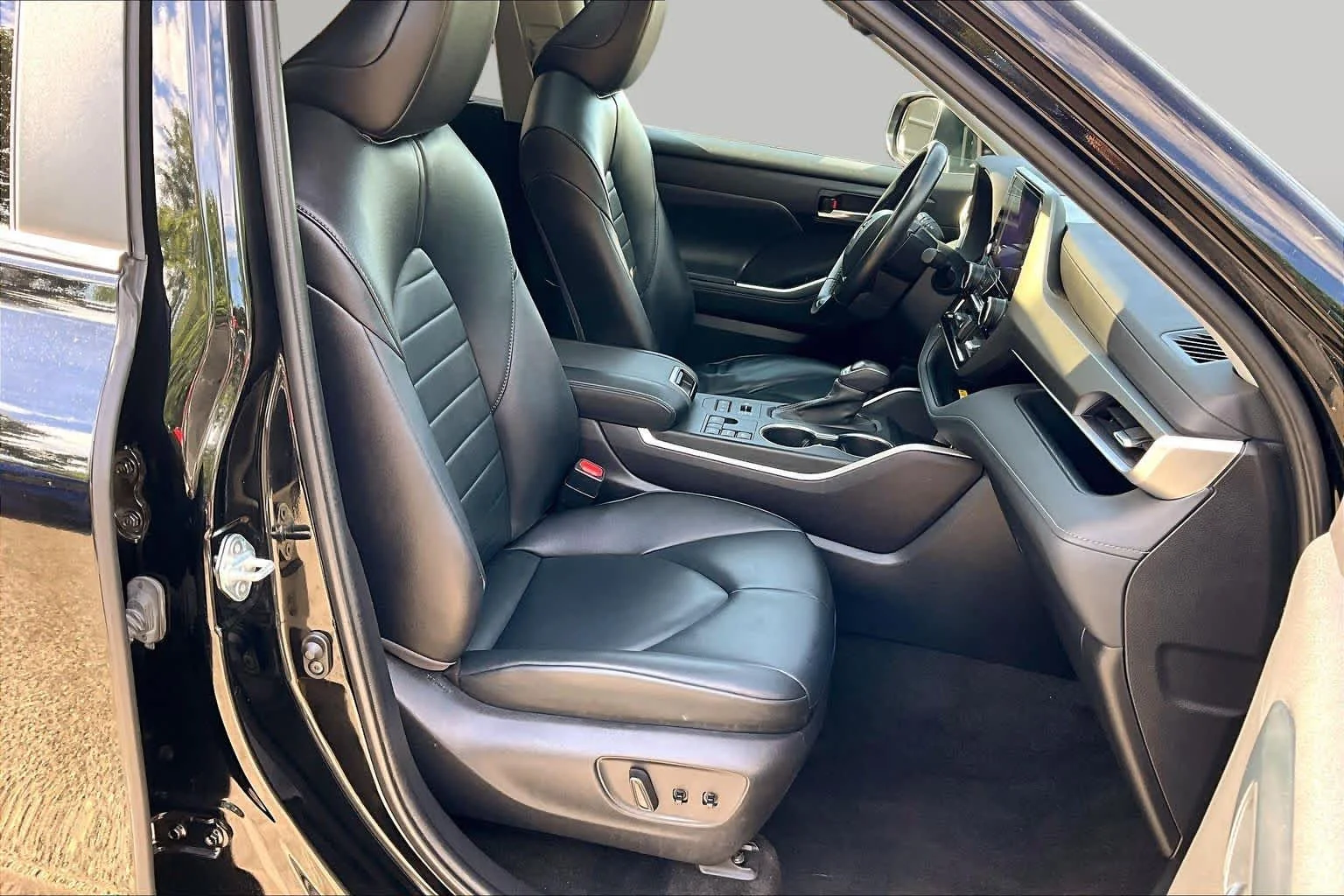 Used 2023 Midnight Black Metallic Toyota XLE image 8