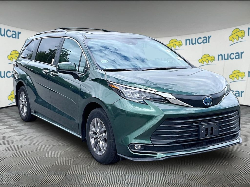 2025 Toyota Sienna XLE 7-Passenger Hybrid AWD's photo