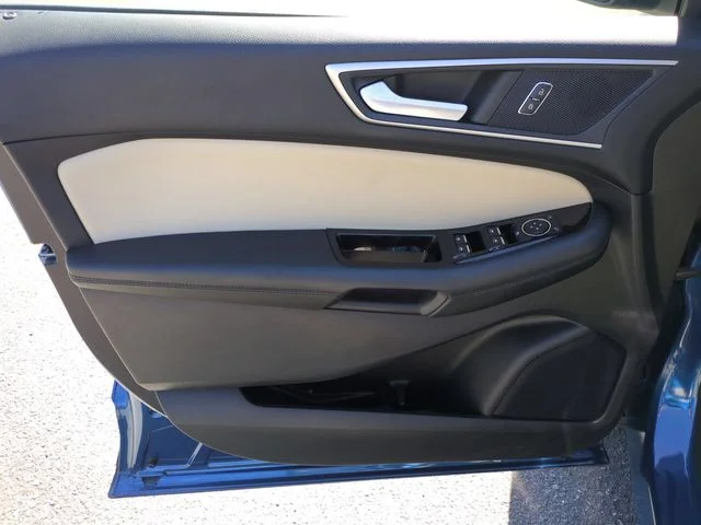 Used 2020 Blue Ford SEL image 12
