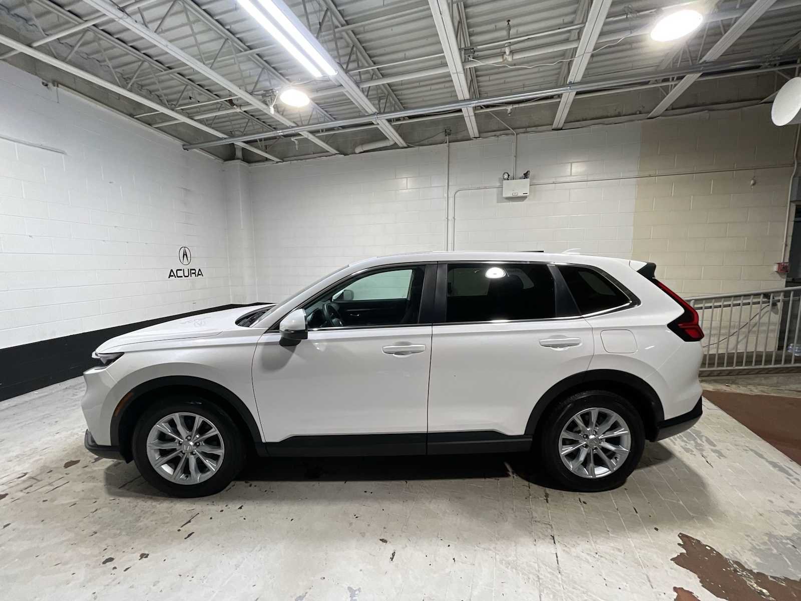 Used 2024 Platinum White Pearl Honda EX image 3