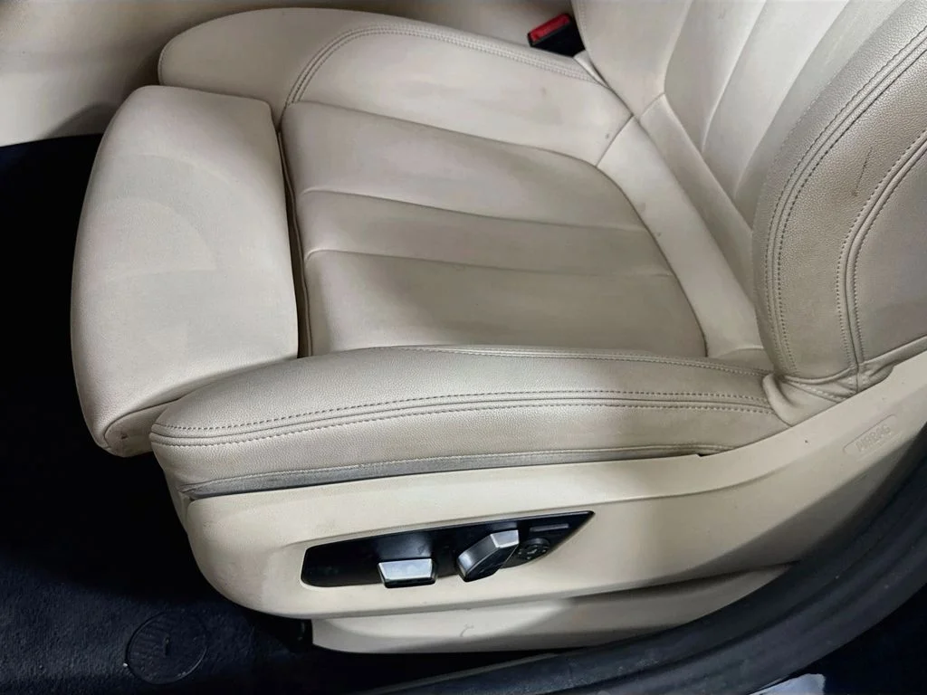 Used 2020 Blue BMW 530i xDrive image 19