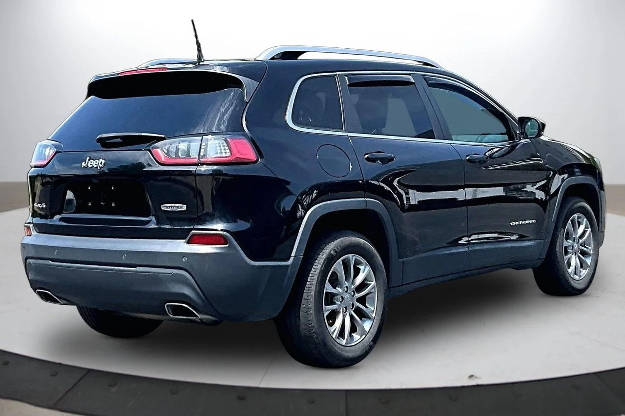 Certified Used 2019 Black Jeep Latitude Plus image 9