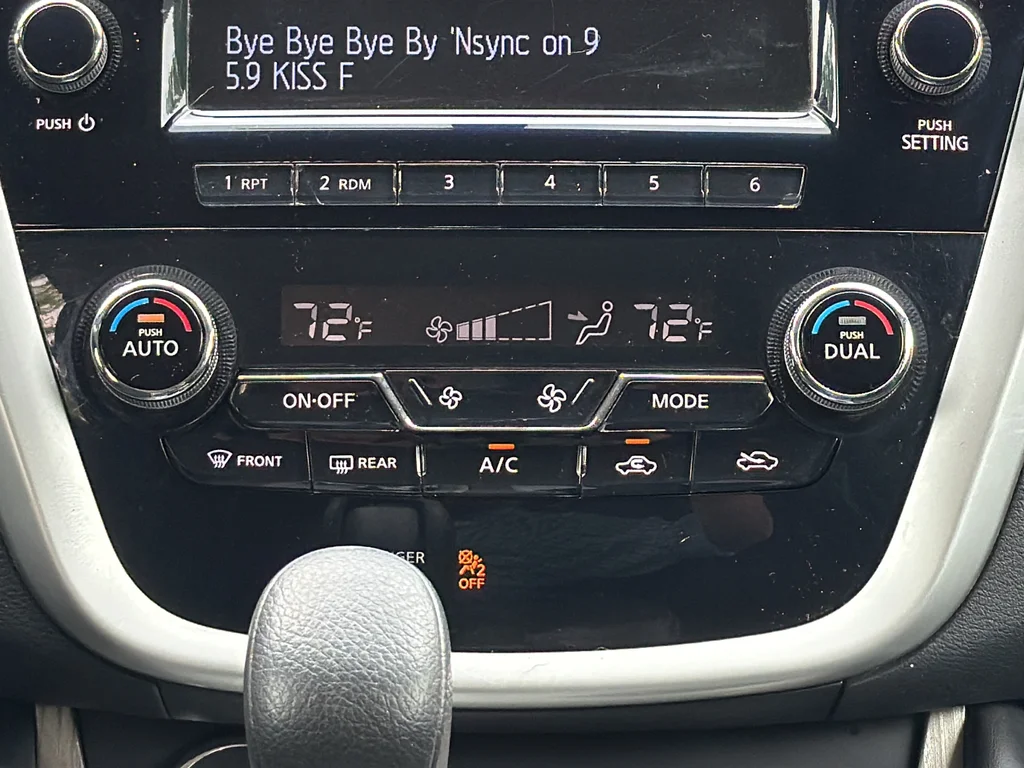 Used 2015 Orange Nissan S image 17