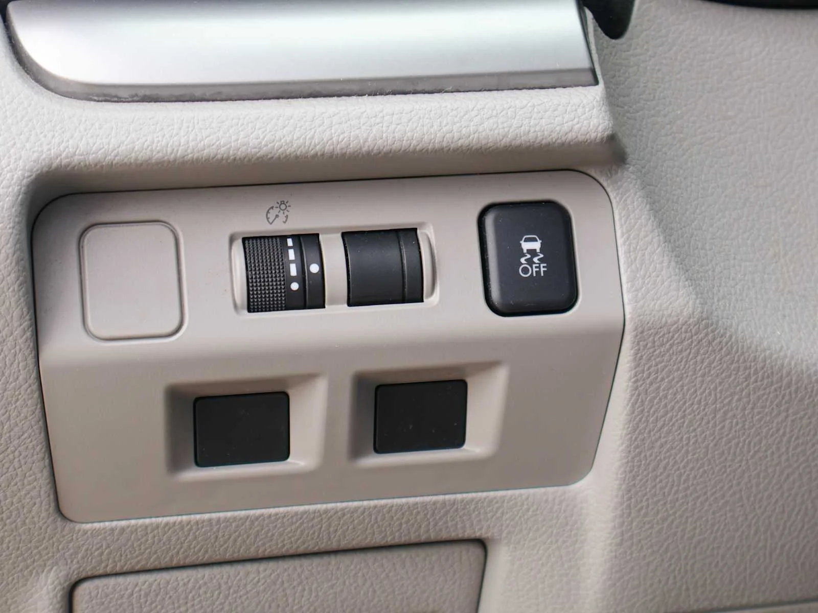 Used 2017 Crystal White Pearl Subaru  image 16