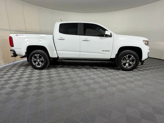 Used 2019 White Chevrolet Z71 image 9