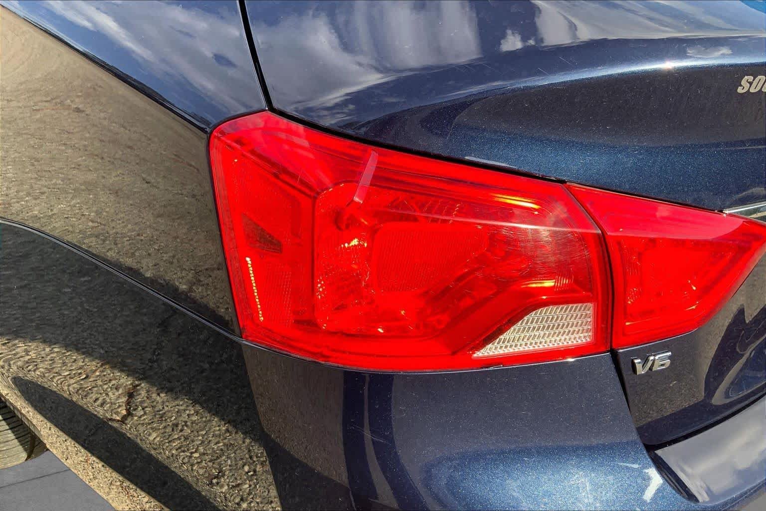 Used 2015 Blue Velvet Metallic Chevrolet LTZ image 29