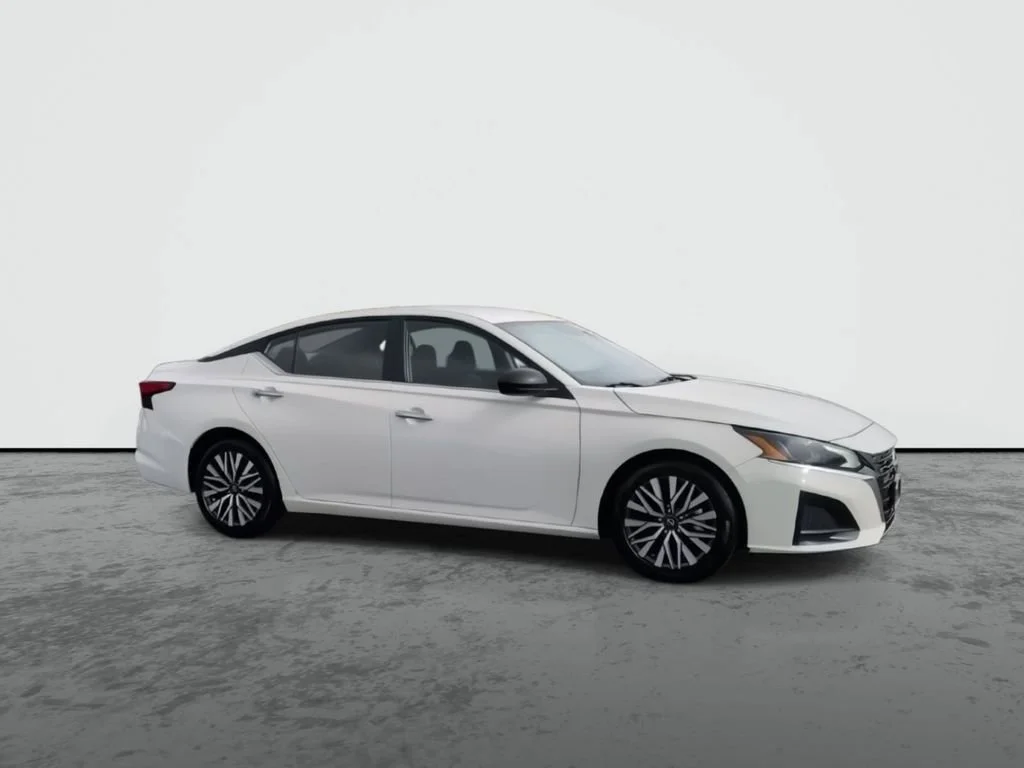 Used 2025 Nissan Altima SV with VIN 1N4BL4DV2SN354613 for sale in Palmdale, CA