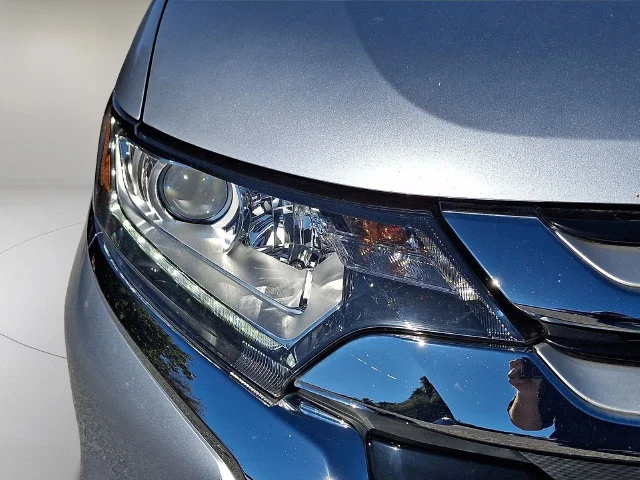 Used 2017 Silver Mitsubishi SEL image 9