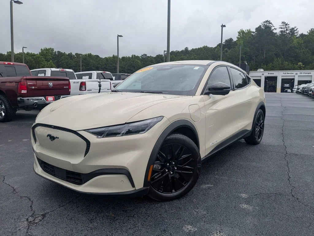 Used 2025  Ford Select image 1