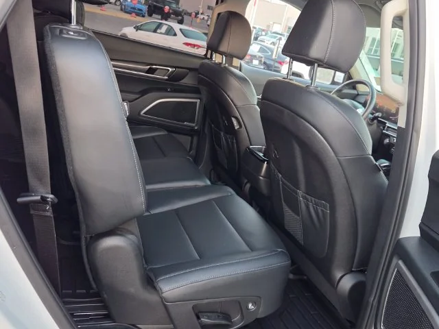 Used 2025 White Kia LX image 18