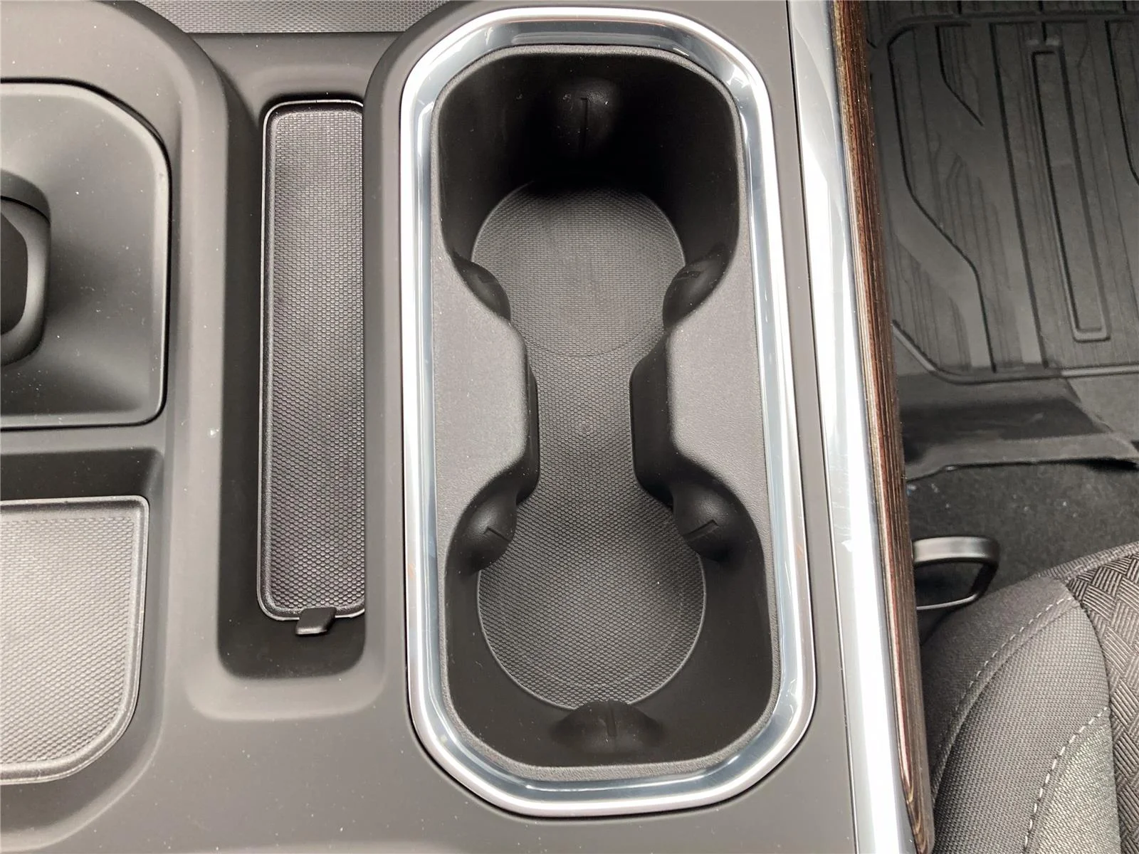 New 2026 Sterling Metallic GMC Elevation image 17