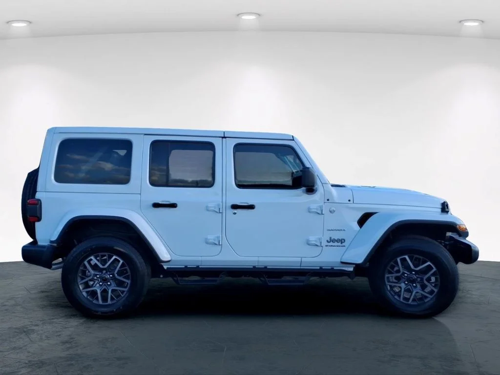 Used 2024 White Jeep Sahara image 7