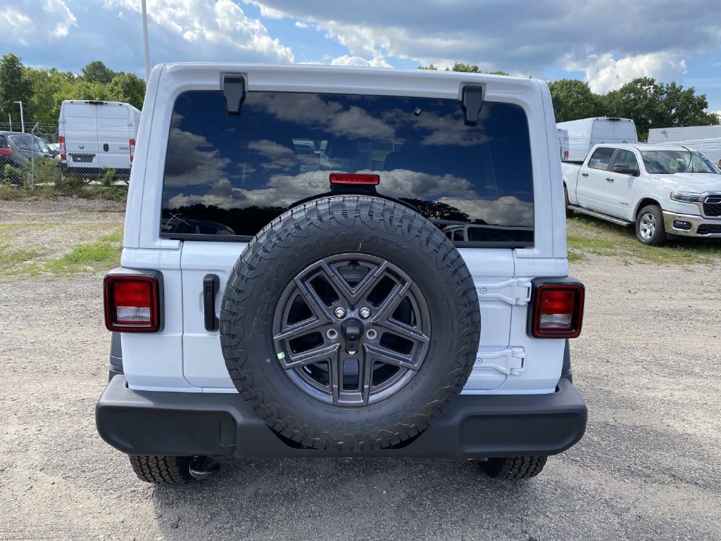 New 2027 Bright White Clear-Coat Paint Jeep Sport S image 4