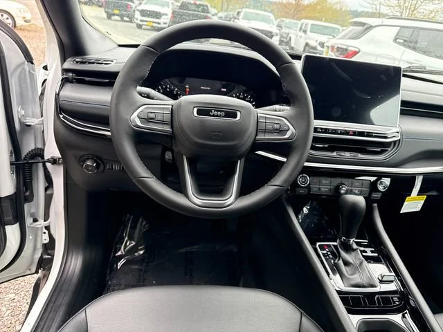 New 2026 Bright White Clear-Coat Exterior Paint Jeep Latitude image 17