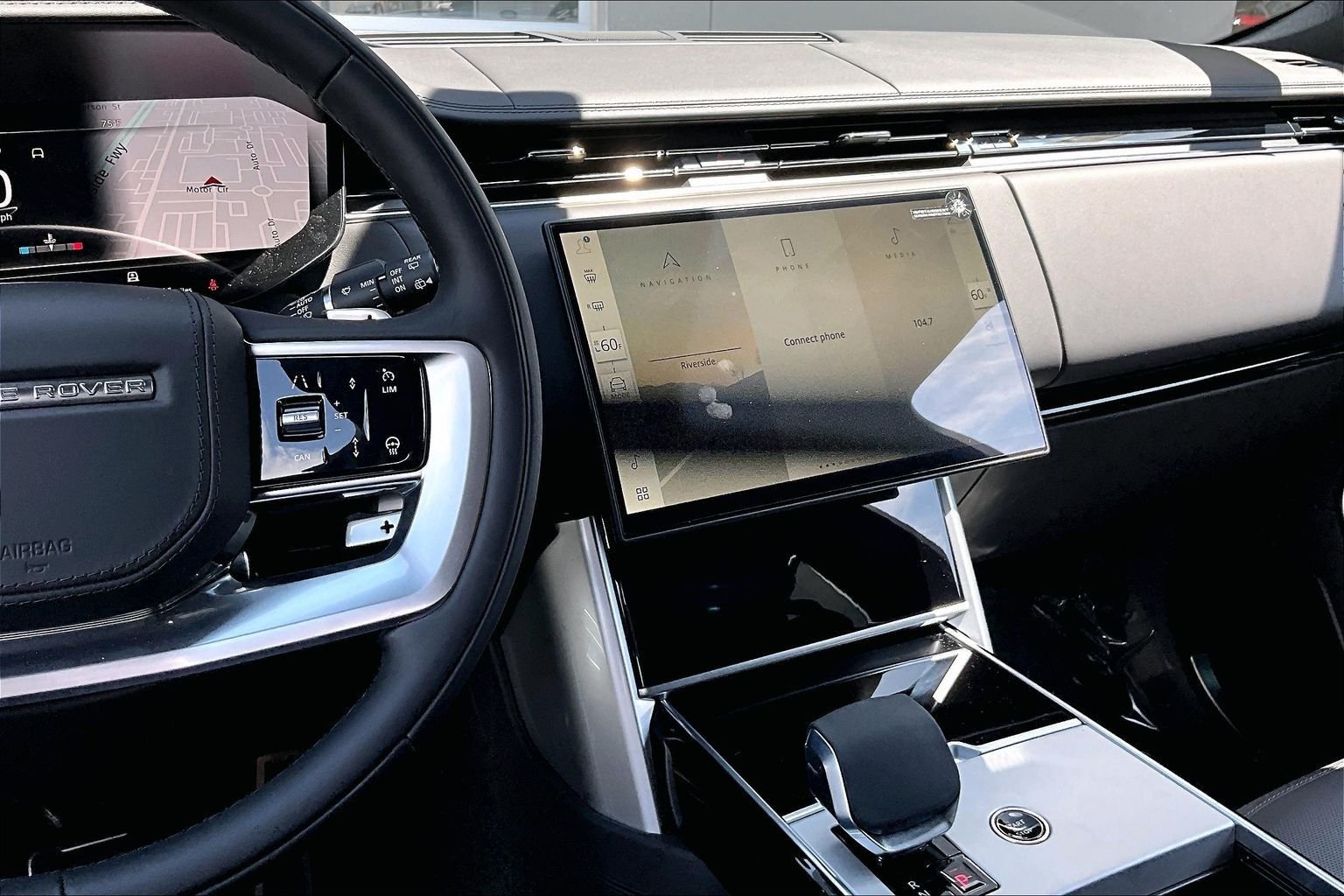 New 2026 Santorini Black Land Rover SE image 7