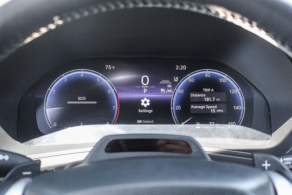 Used 2024 White Toyota Platinum image 26
