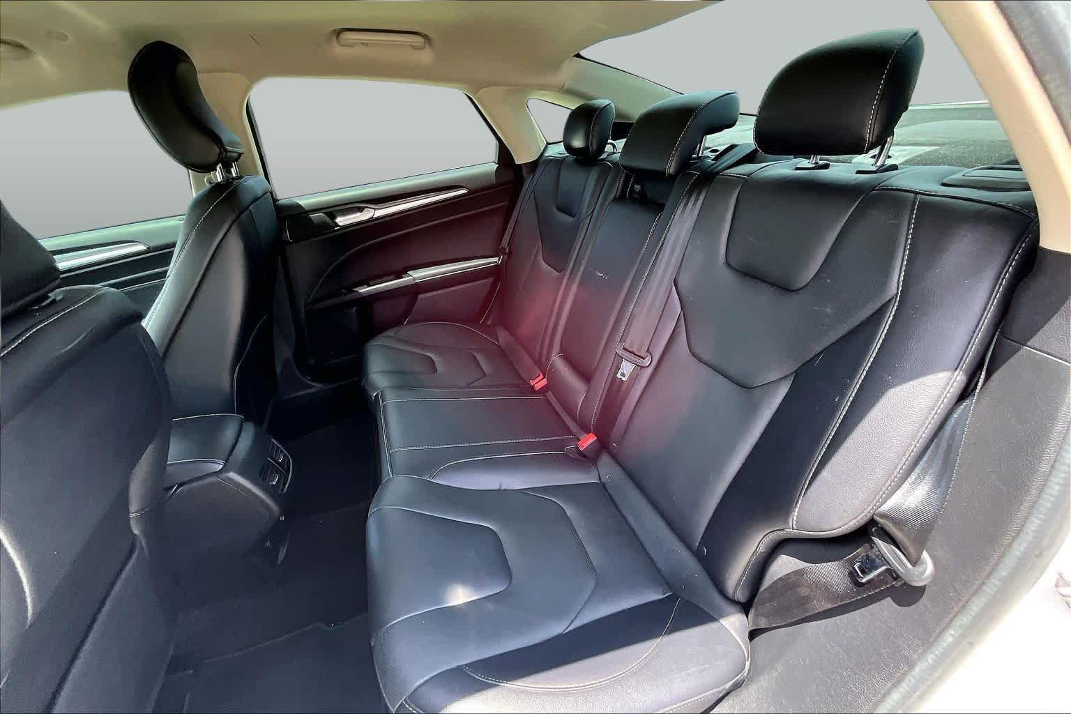 Used 2017 White Platinum Metallic Tri-Coat Ford Titanium image 19