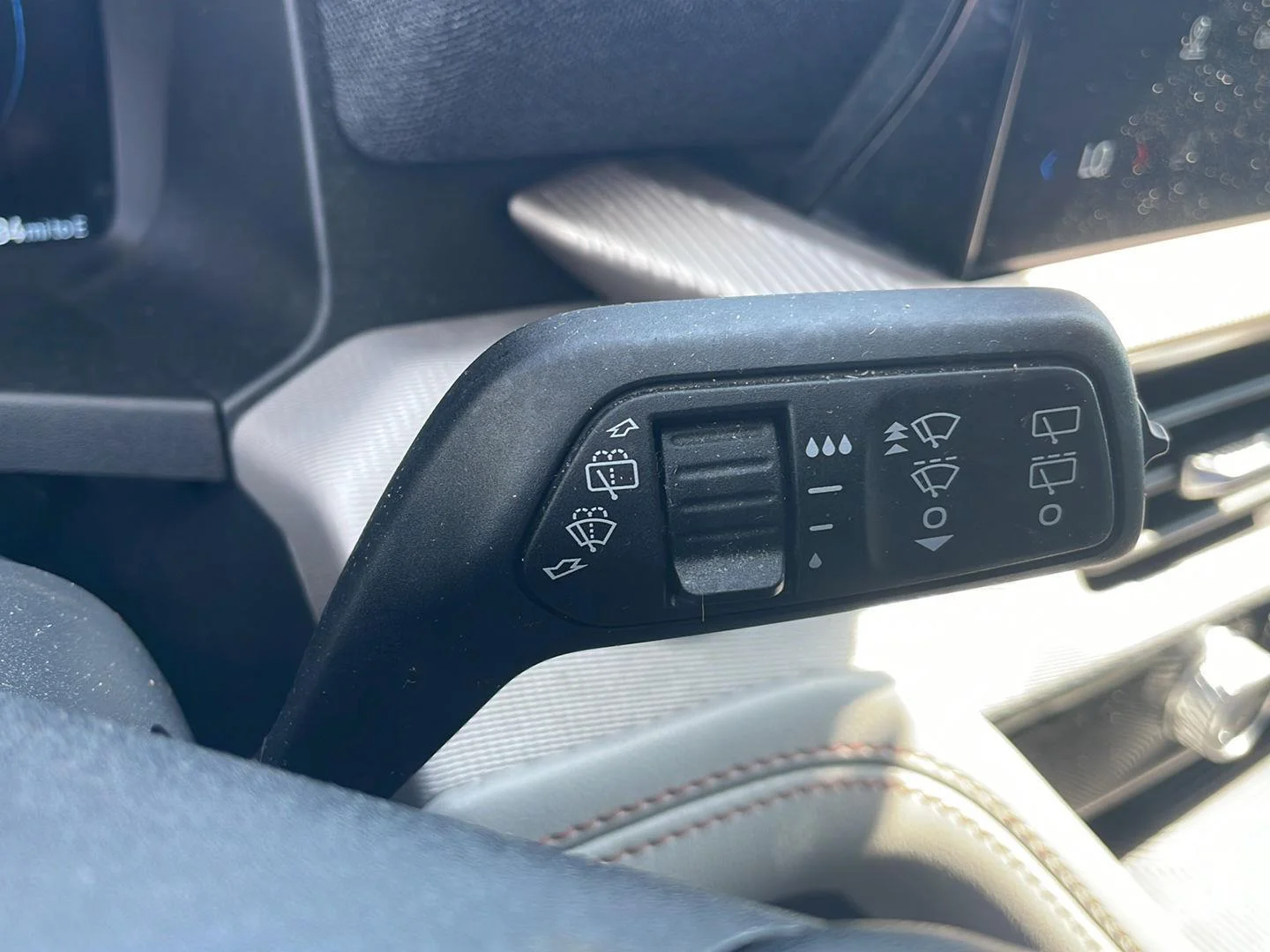 Used 2025 Star White Metallic Tri-Coat Ford Active image 17
