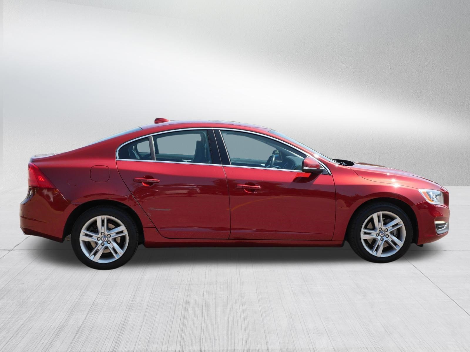 Used 2014 Red Volvo T5 image 8