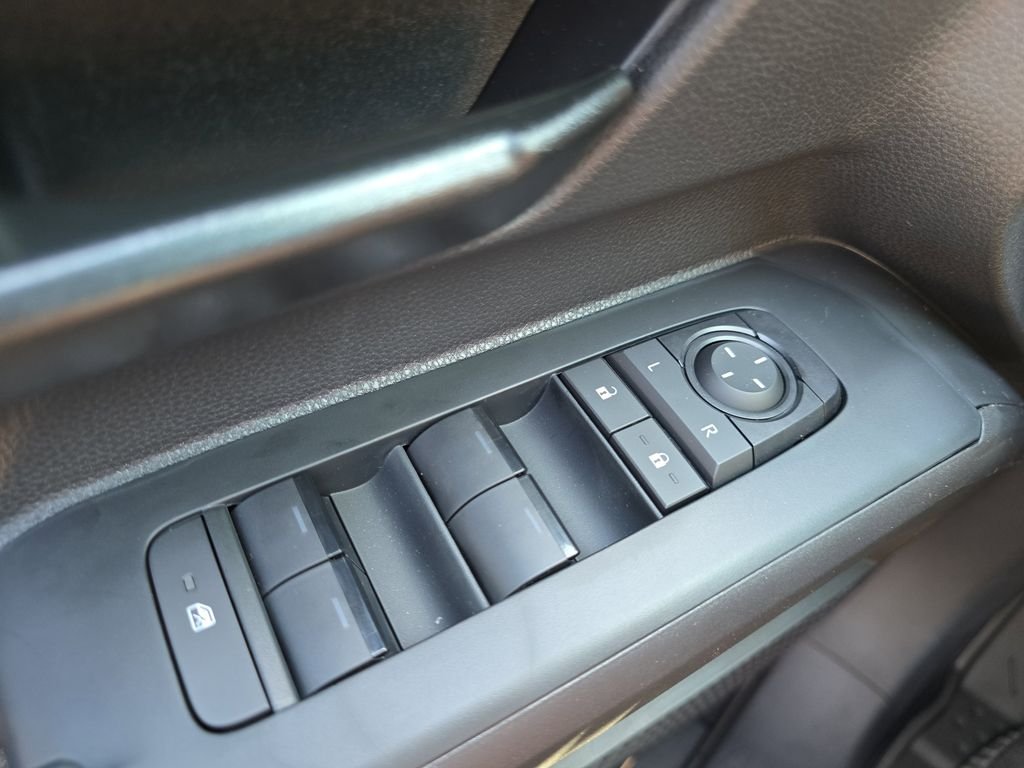 2025 Toyota Tacoma SR5 - Photo 28