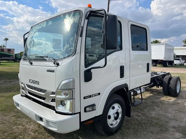 New 2024  Isuzu 150" WHEELBASE image 6