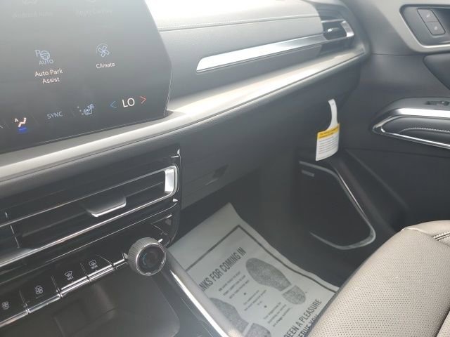 2025 Chevrolet Traverse LT - Photo 30