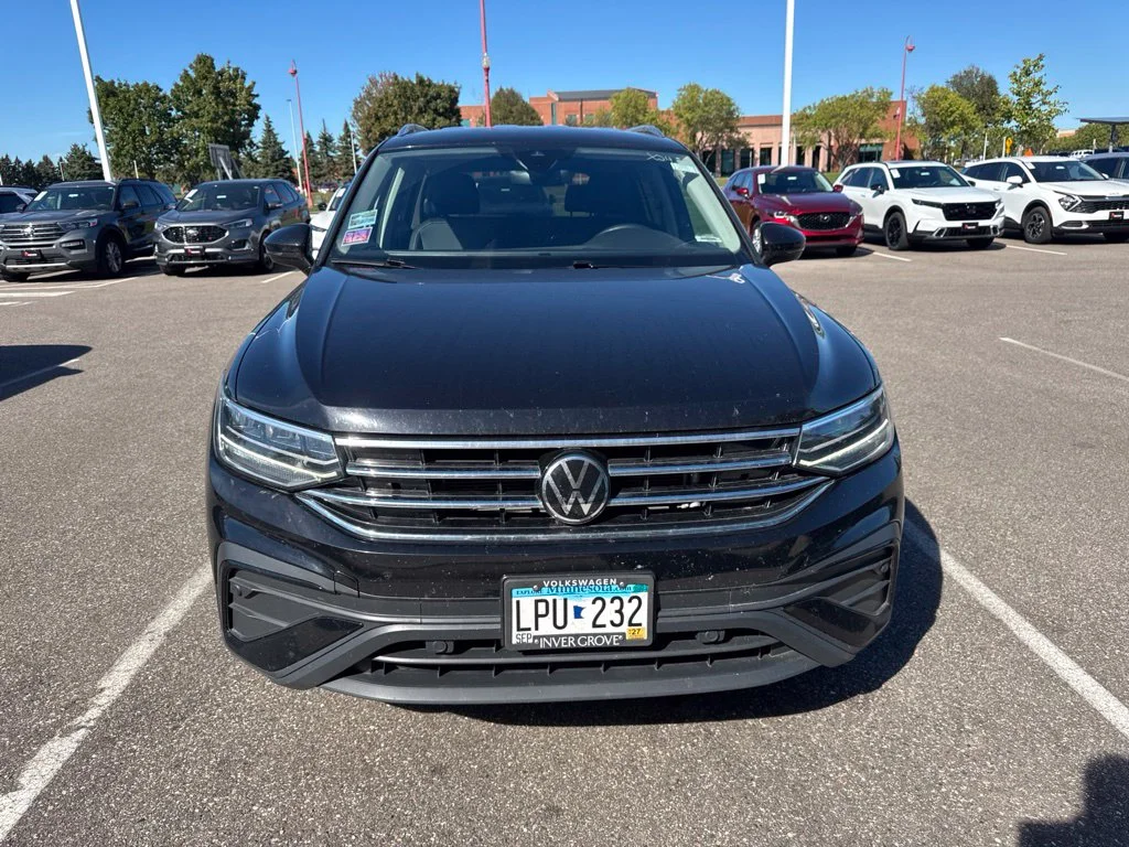 Used 2024 Volkswagen Tiguan SE with VIN 3VV2B7AX2RM031561 for sale in White Bear Lake, Minnesota