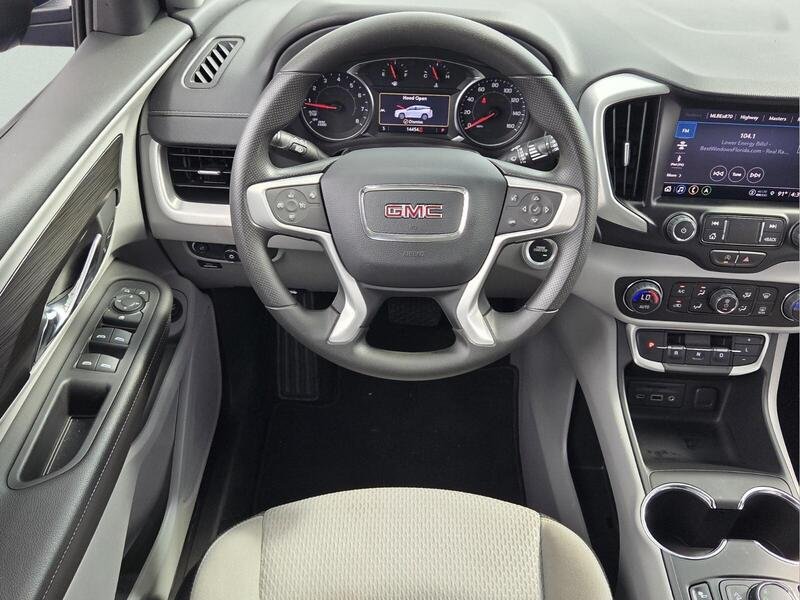 Used 2023 Marine Metallic GMC FWD 4DR SLE image 14