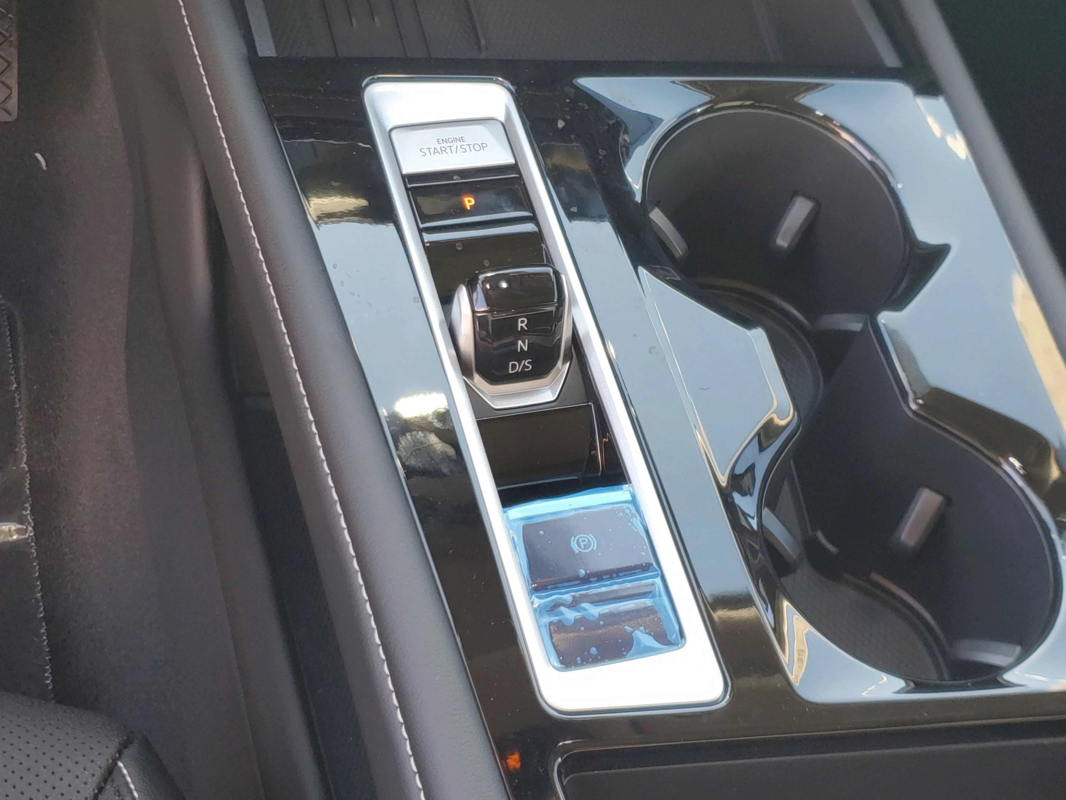 New 2026 White Volkswagen 2.0T SE w/Technology image 28