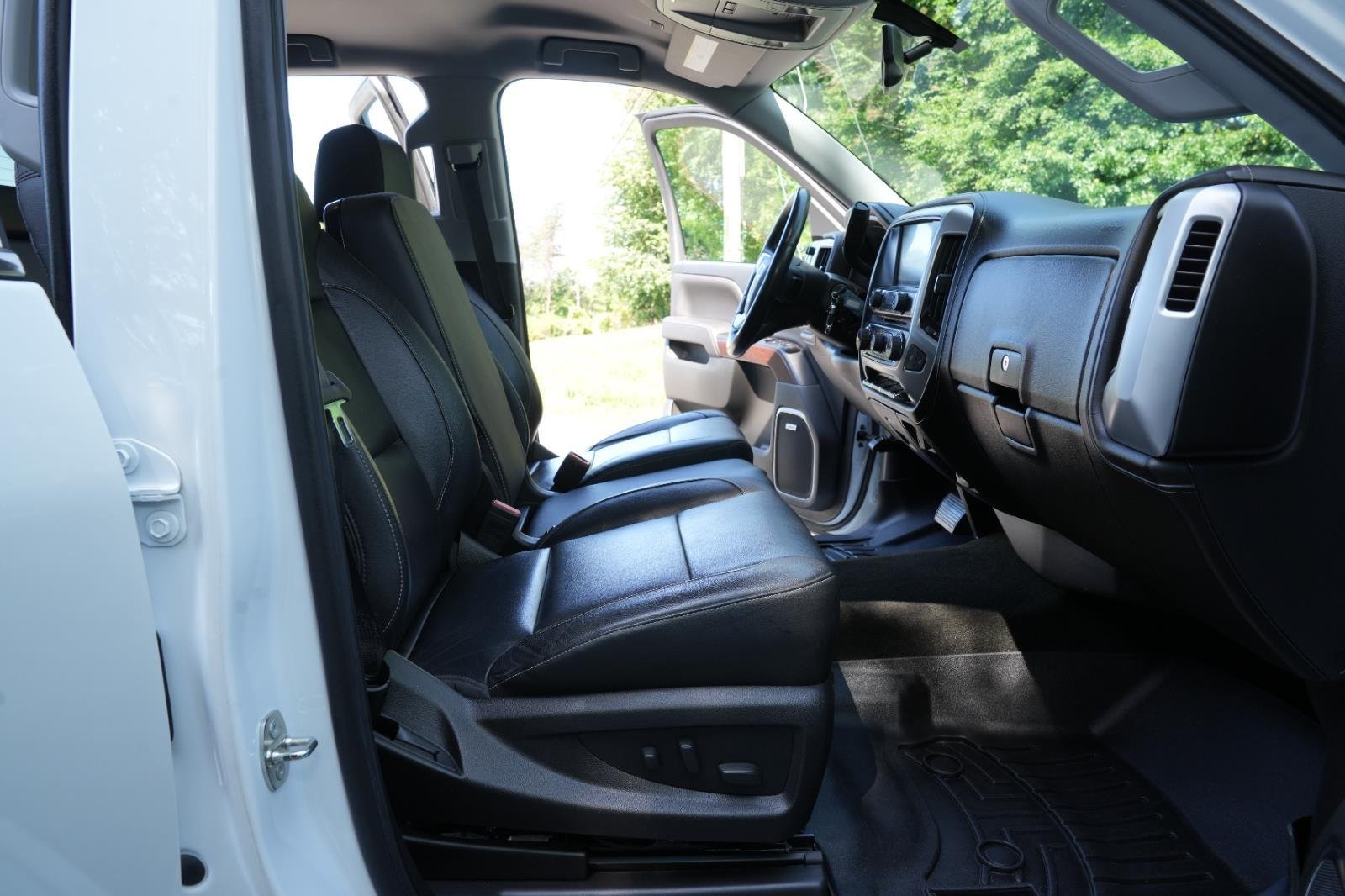 Used 2018 WHITE FROST TRICOAT GMC SLT image 33