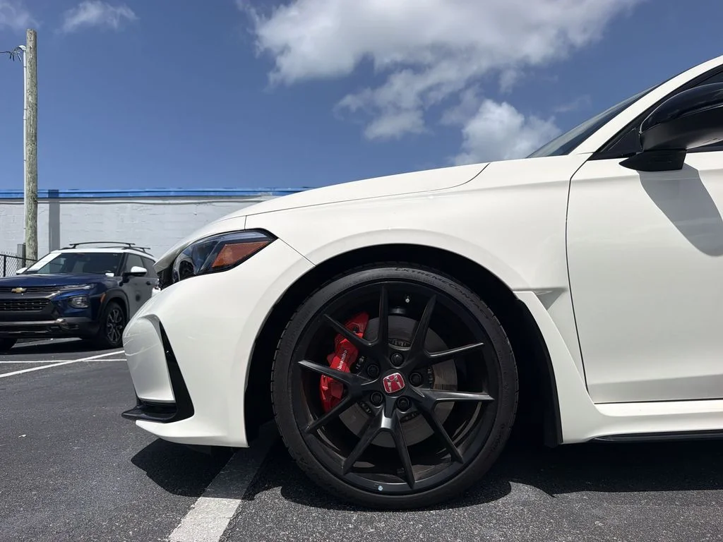Used 2025 White Honda  image 40