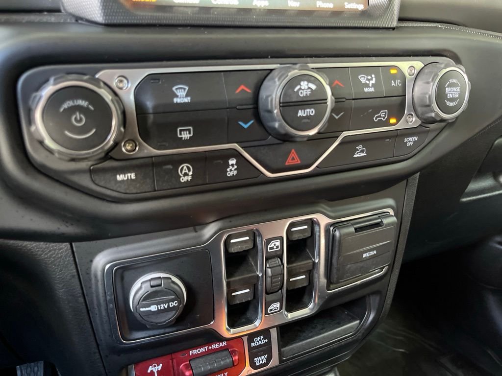 Used 2022 Silver Jeep Rubicon image 34