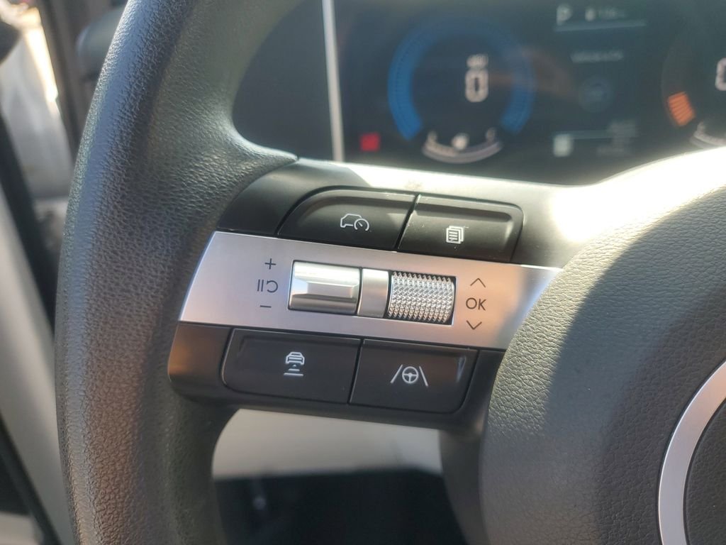 Used 2025 White Hyundai SEL image 14