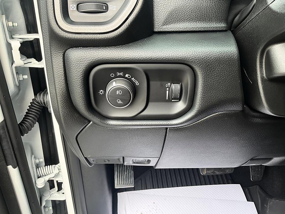 New 2026 Bright White Clearcoat RAM  image 15