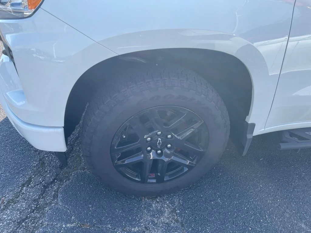 Used 2025 White Chevrolet RST image 7