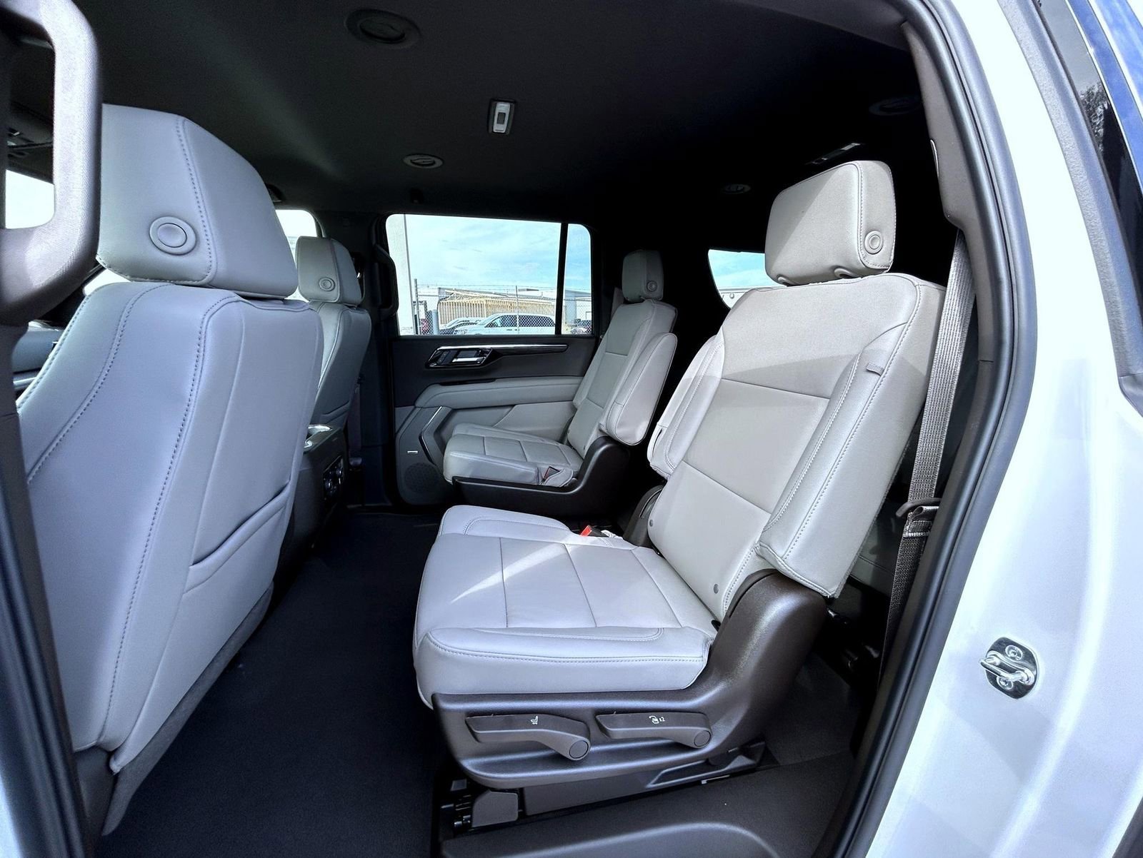 2026 Chevrolet Suburban LT - Photo 20