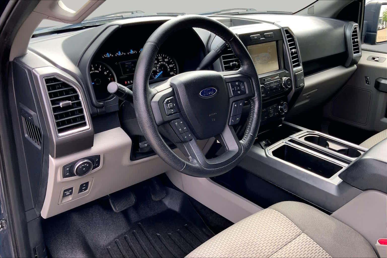 Used 2015 Blue Jeans Metallic Ford XLT image 18