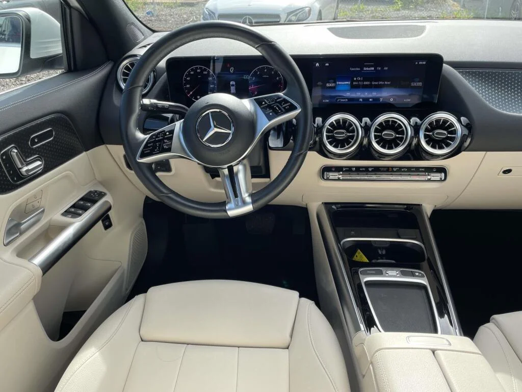 Certified Used 2024 Polar White Mercedes-Benz GLA 250 image 2